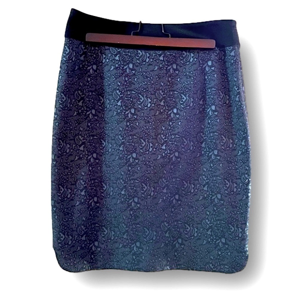 Tahari Skirt. Deep blue and black lace pattern. Side slits. Back zipper.